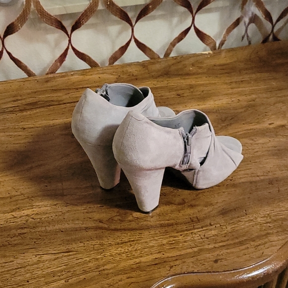 Shoes - Picture 2 of 2